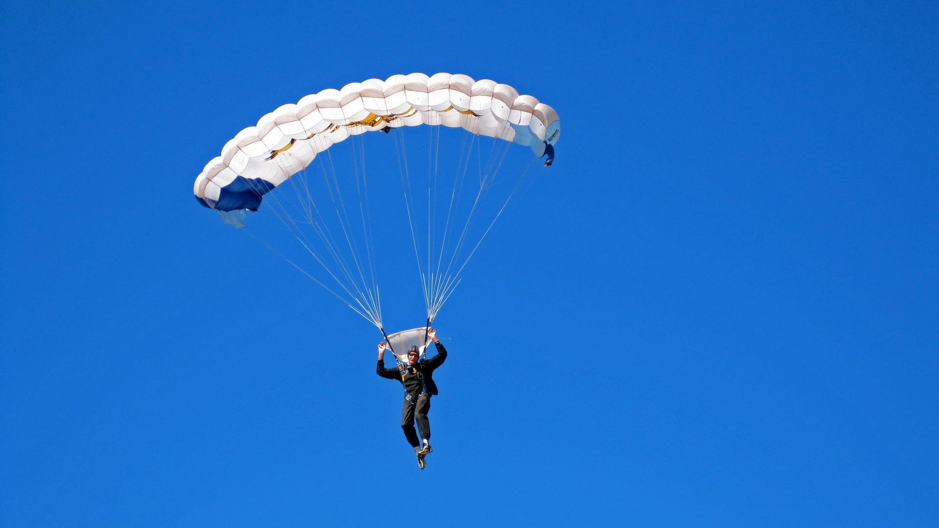 拜仁慕尼黑半决赛绝杀新疆男篮，利拉德砍下11记关键球，全场沸腾的简单介绍